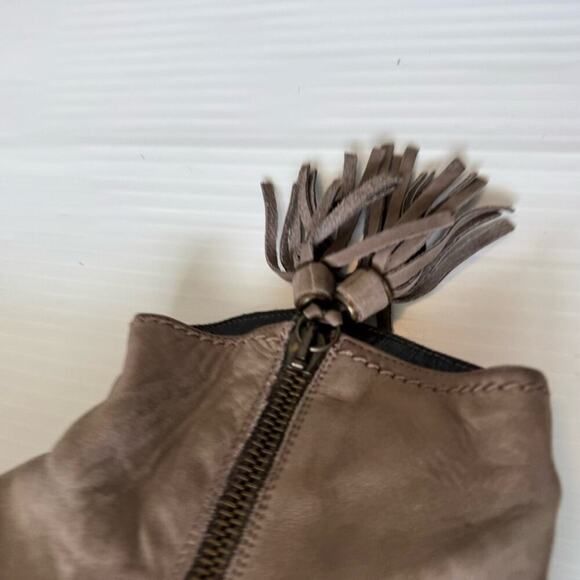 Stuart Weitzman western booties size 8.5 beige women’s boots **see note - Picture 4 of 9